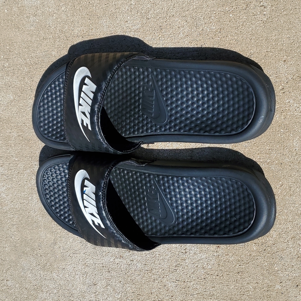 Nike Slides - Picture 2 of 3